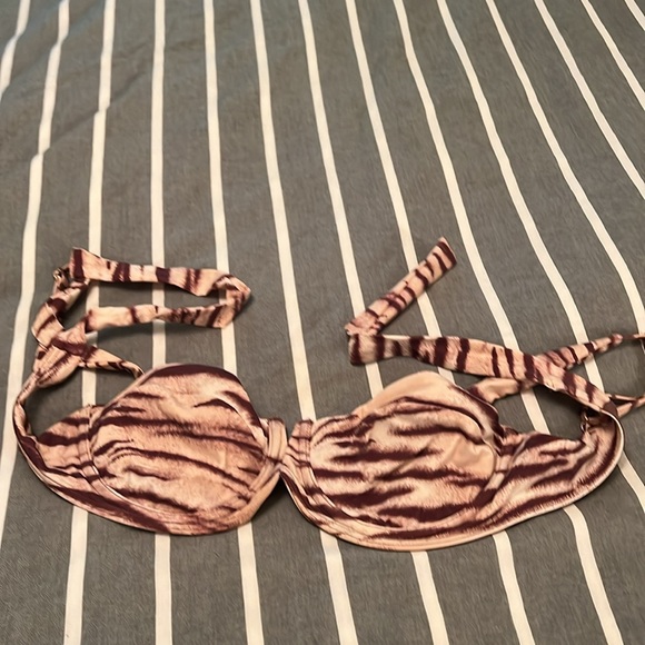 Monday swimwear bikini set Tiger print Maui top and bottom size medium. - Picture 3 of 5